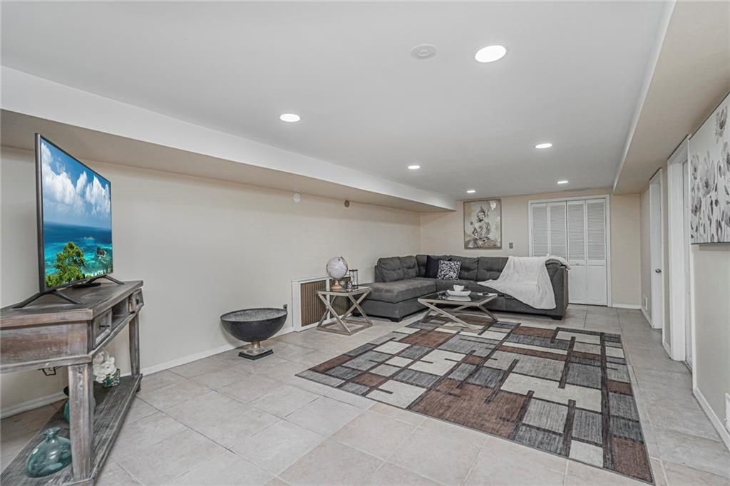 Interior, Living room, Recessed Lighting, Water