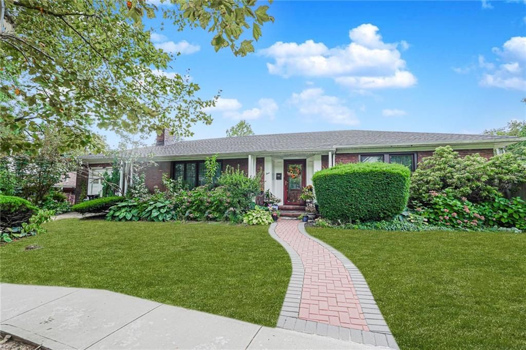 Exterior, Facade, Brick Facade, Ranch