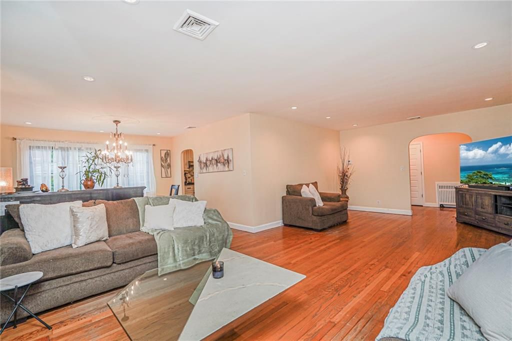 Chandelier, Dining room, Interior, Living room, Recessed Lighting, Wood Texture Flooring