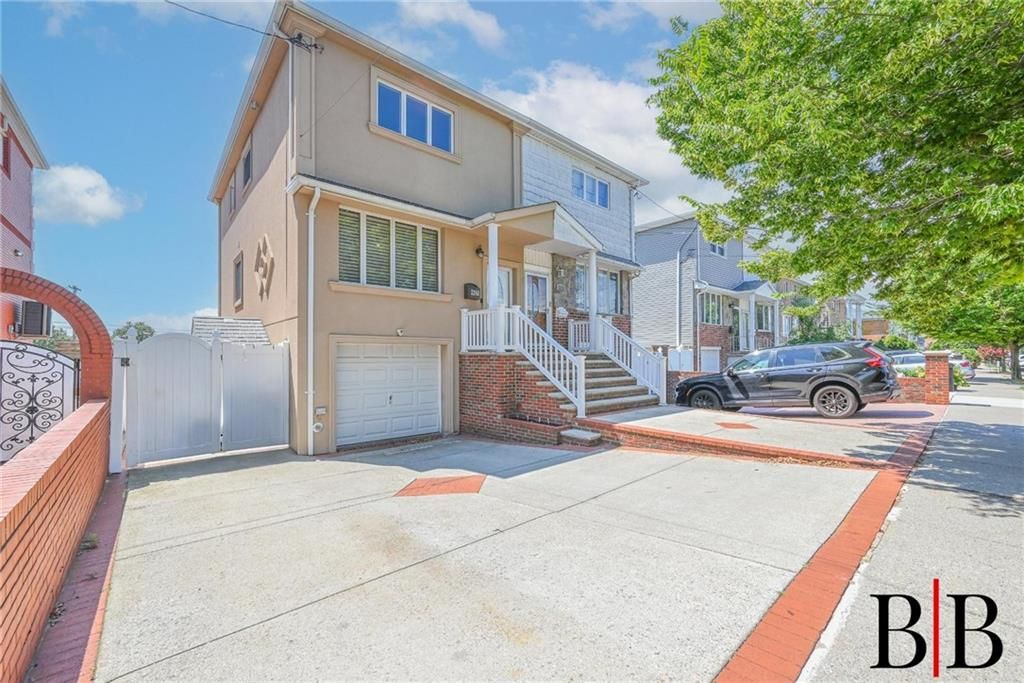 Attached, Exterior, Facade, Rowhouse