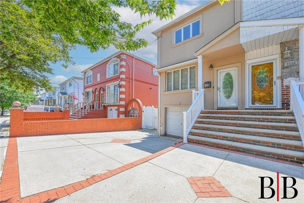 Exterior, Facade, None