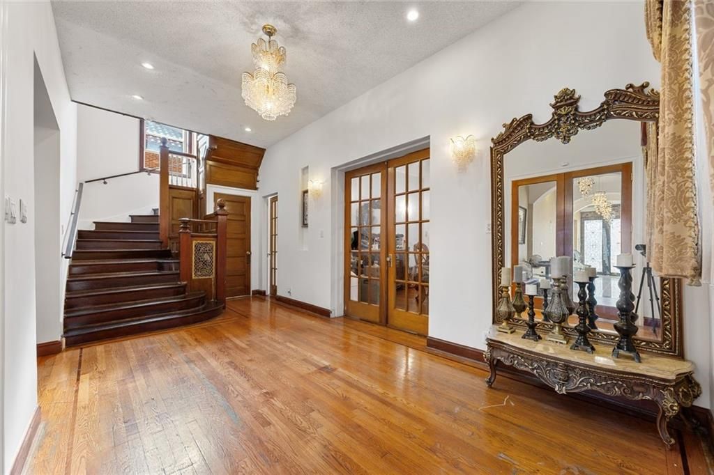 Chandelier, Dining room, Interior, Recessed Lighting, Wood Texture Flooring