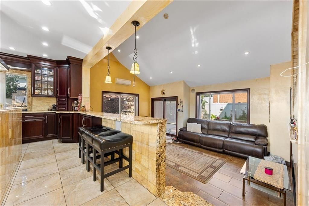 Interior, Living room, Pendant Lights, Recessed Lighting