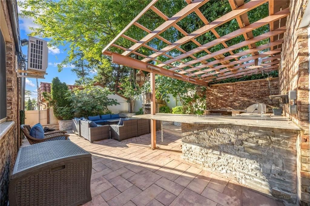 Exterior, Outdoor Kitchen