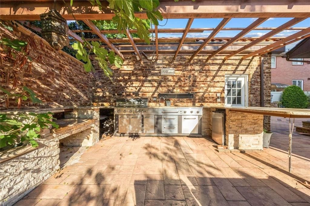 Exterior, Outdoor Kitchen