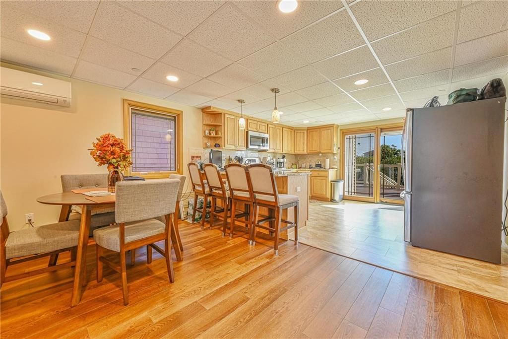 Dining room, Interior, Kitchen, Pendant Lights, Recessed Lighting, Wood Texture Flooring