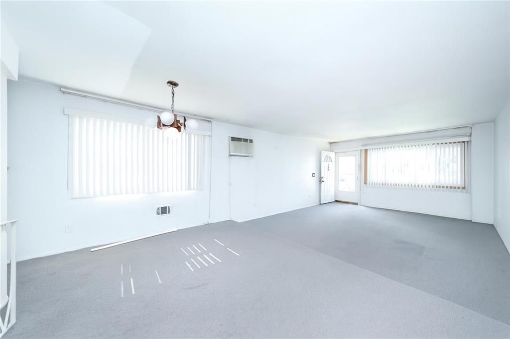 Chandelier, Empty room, Interior, Pendant Lights