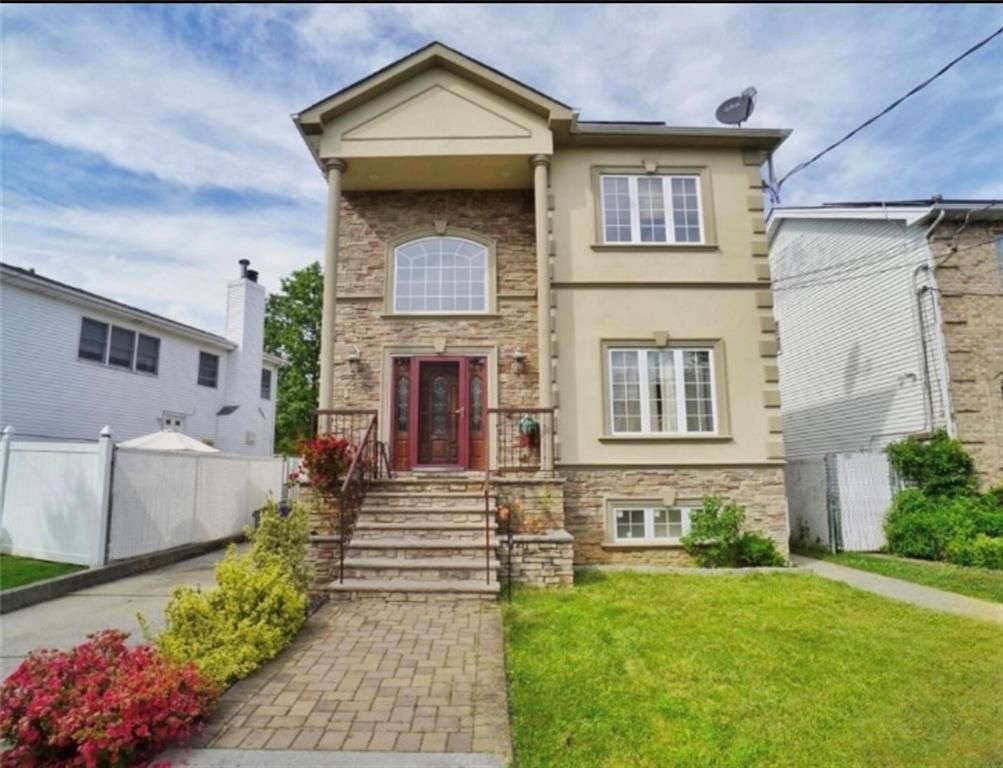 Exterior, Facade, Brick Facade, Rowhouse