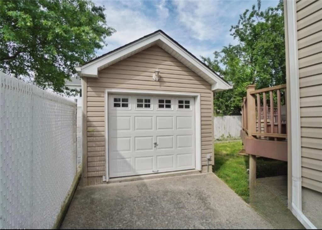 Detached Garage, Exterior