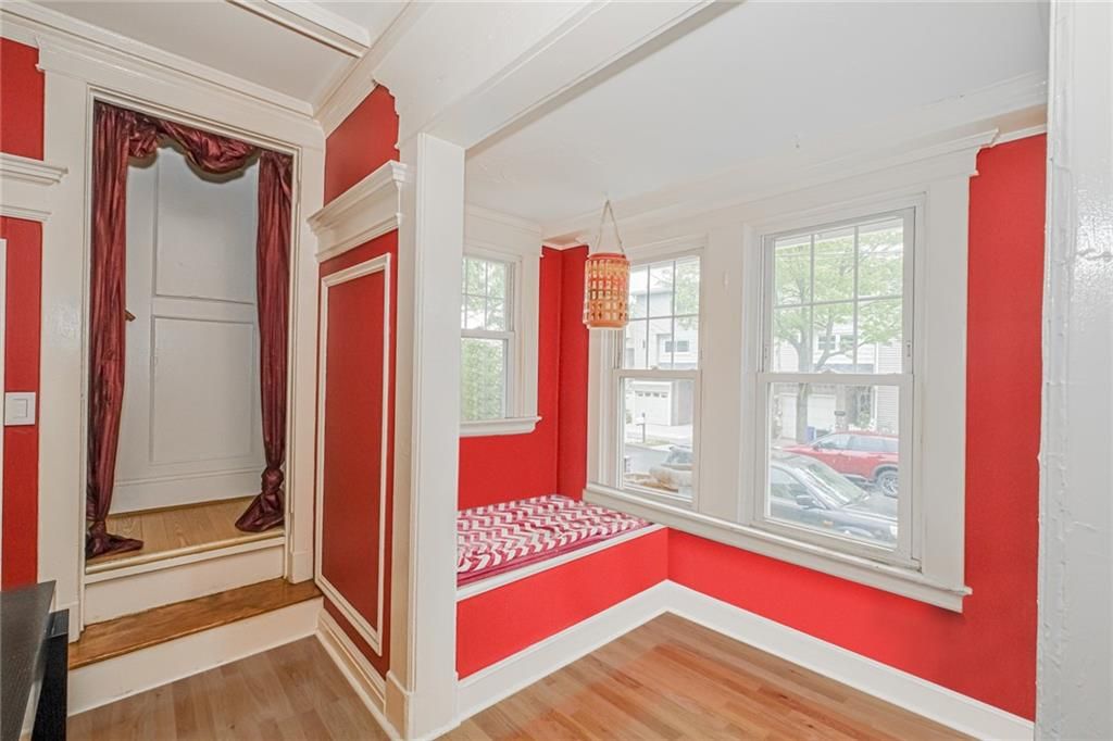 Interior, Pendant Lights, Wood Texture Flooring