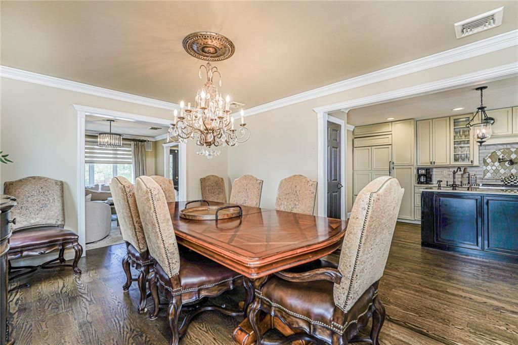 Chandelier, Dining room, Interior, Kitchen, Pendant Lights, Recessed Lighting, Wood Texture Flooring