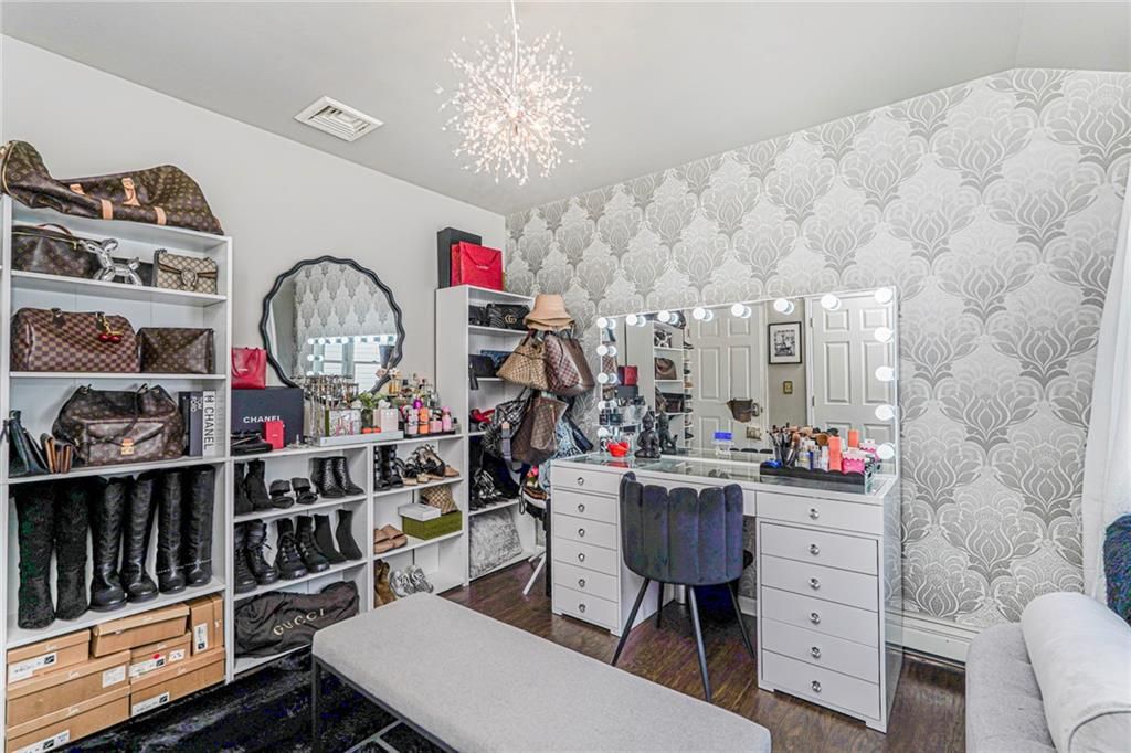 Interior, Pendant Lights, Wood Texture Flooring