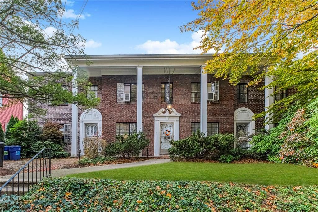 Exterior, Facade, Brick Facade, Georgian