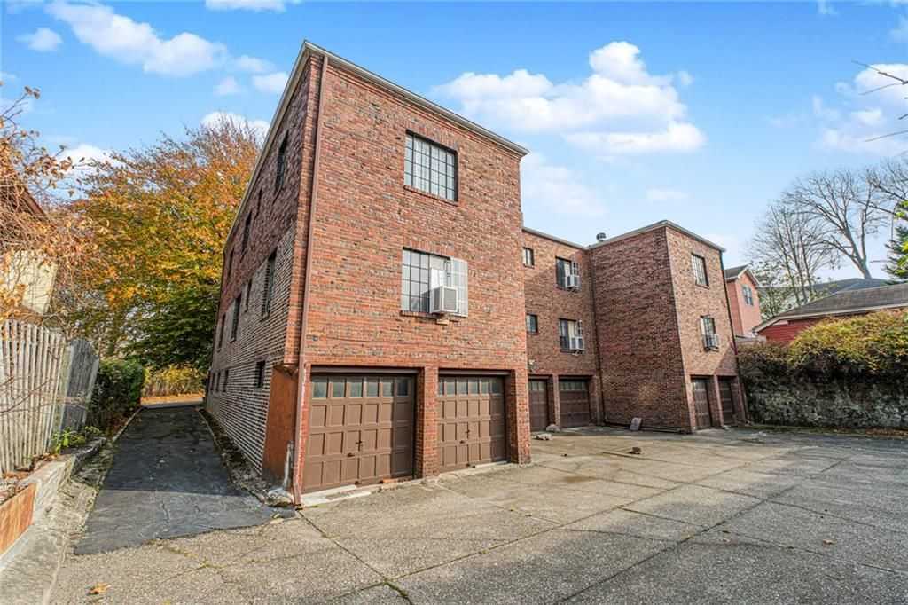 Attached, Exterior, Facade, Brick Facade, Rowhouse