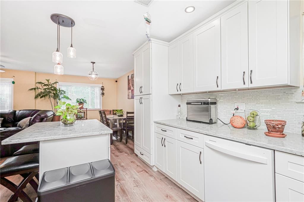 Dining room, Interior, Kitchen, Pendant Lights, Recessed Lighting, Wood Texture Flooring