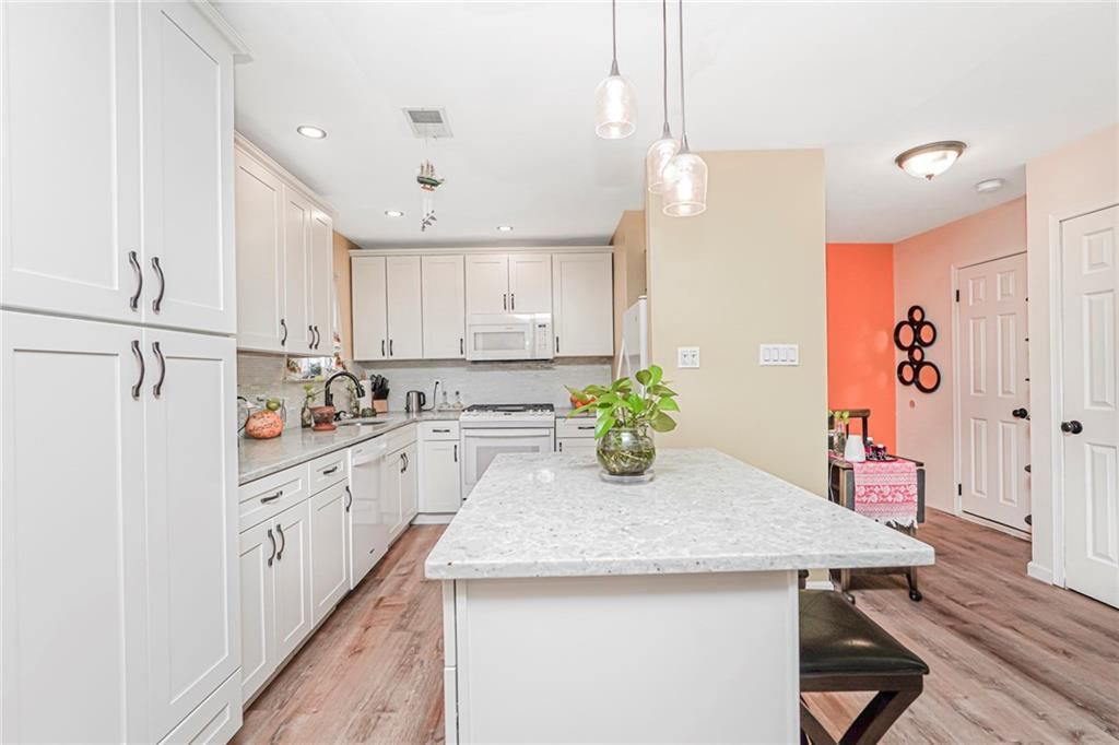 Interior, Kitchen, Pendant Lights, Recessed Lighting, Wood Texture Flooring