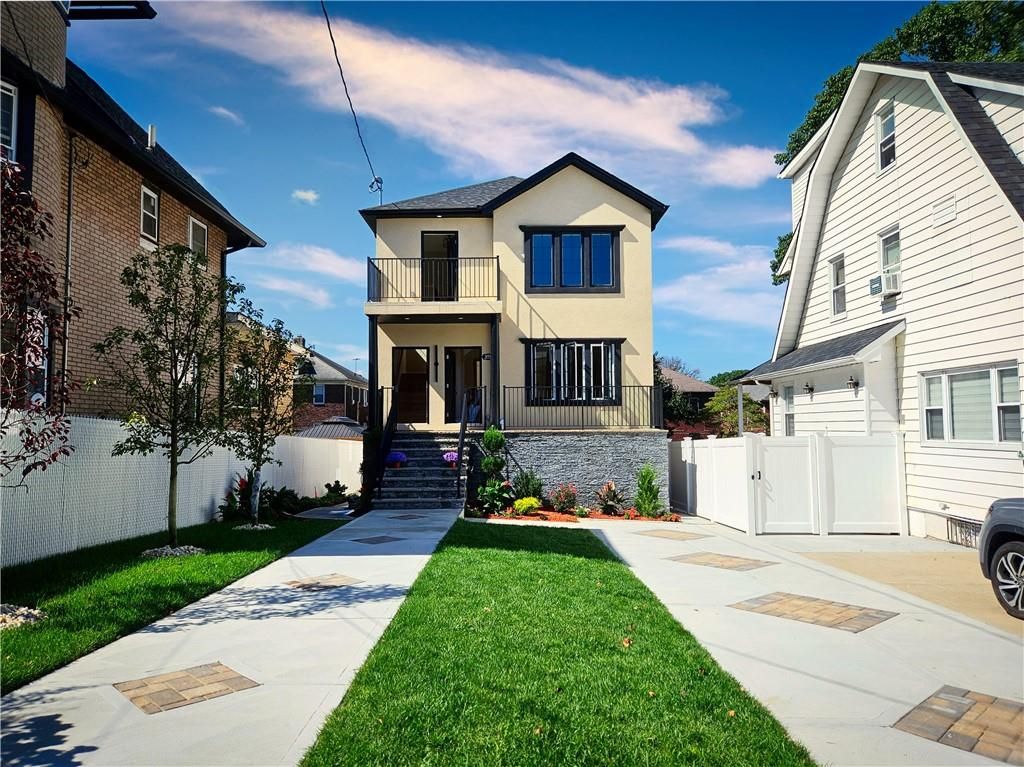 Exterior, Facade, Farmhouse