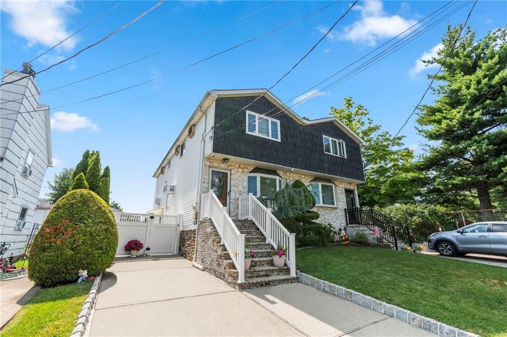 Exterior, Facade, Cape Cod