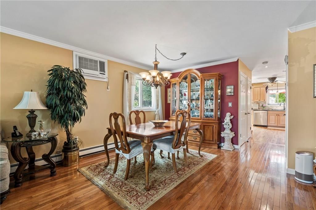Chandelier, Dining room, Interior, Kitchen, Recessed Lighting, Wood Texture Flooring