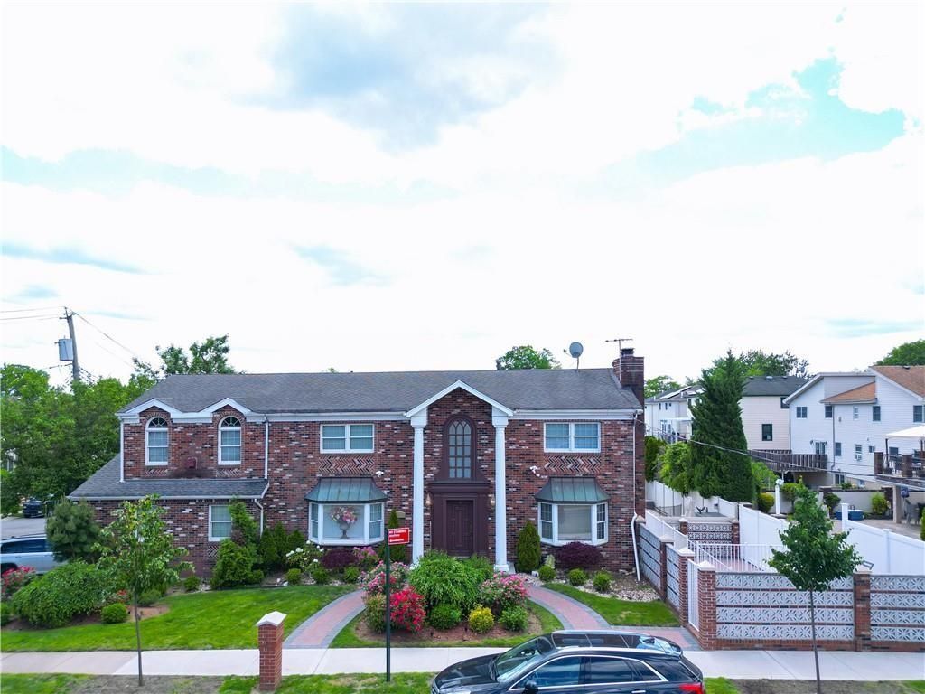 Exterior, Facade, Brick Facade, Georgian