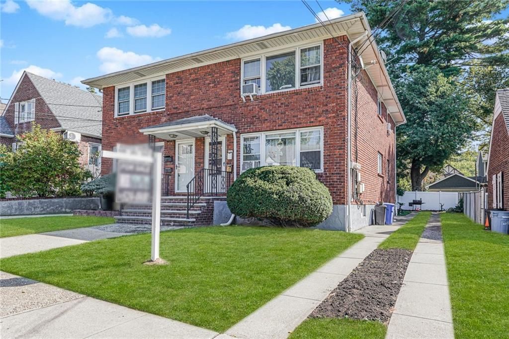 Exterior, Facade, Brick Facade, Georgian