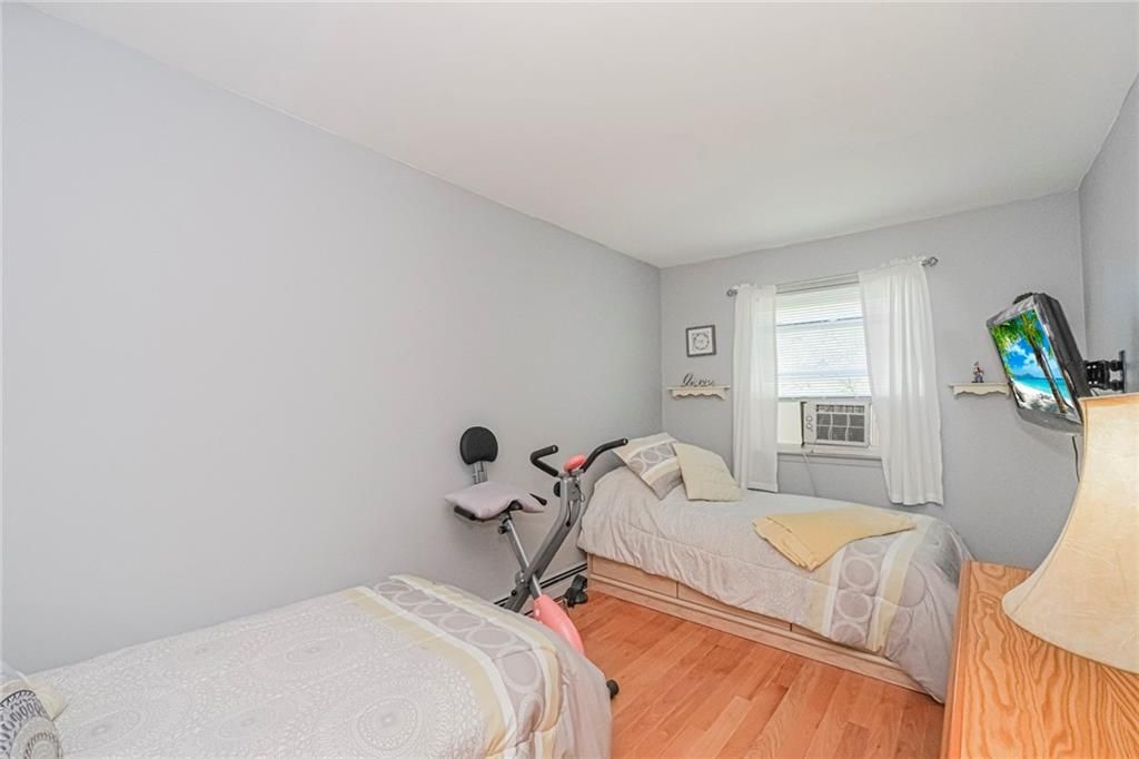 Bedroom, Fitness Equipment, Interior, Wood Texture Flooring