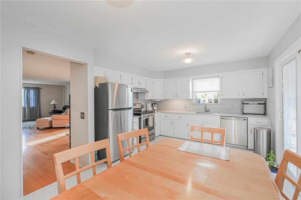 Dining room, Interior, Kitchen, Stainless Steel Appliances, Wood Texture Flooring
