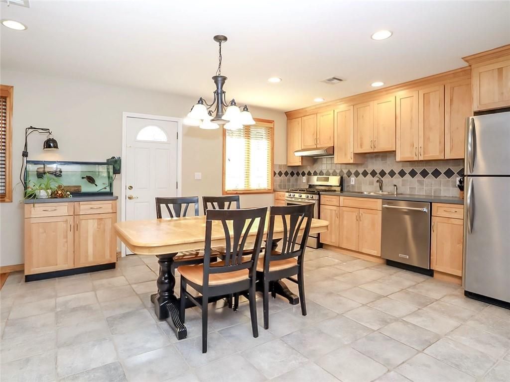 Dining room, Interior, Kitchen, Pendant Lights, Recessed Lighting, Stainless Steel Appliances