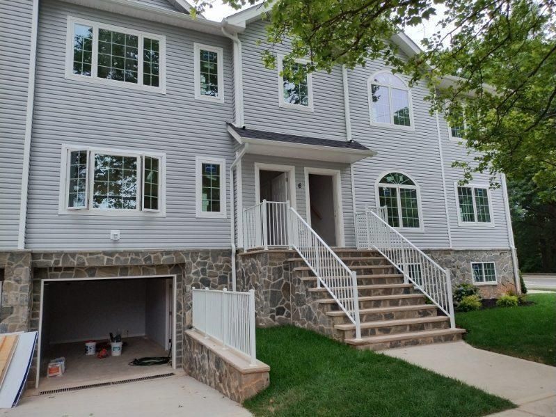 Attached, Exterior, Facade, Rowhouse