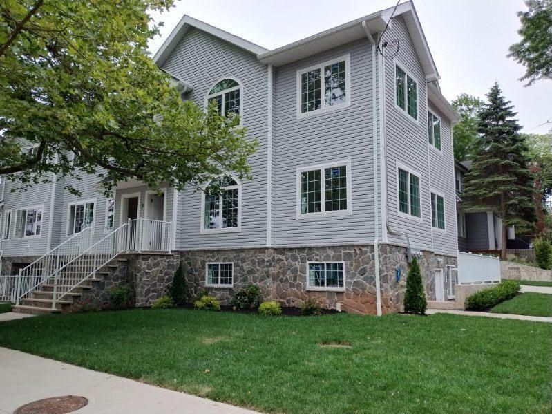 Exterior, Facade, Rowhouse