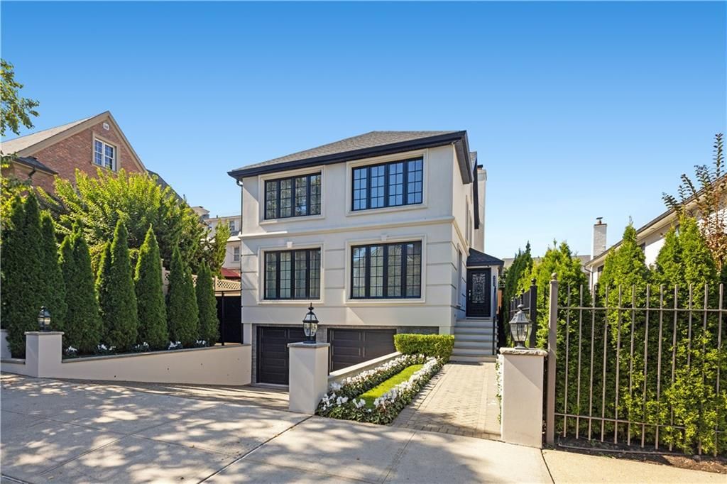 Attached, Exterior, Facade, French Provincial