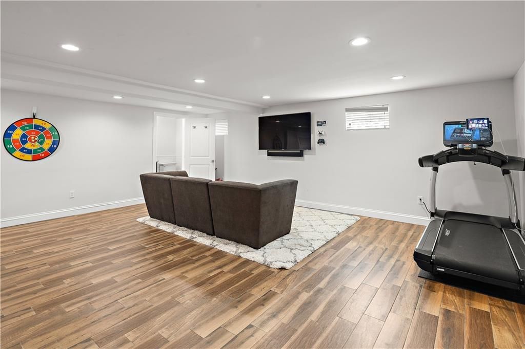 Fitness Equipment, Interior, Recessed Lighting, Wood Texture Flooring