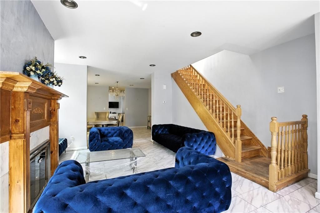 Chandelier, Dining room, Interior, Living room, Marble, Recessed Lighting
