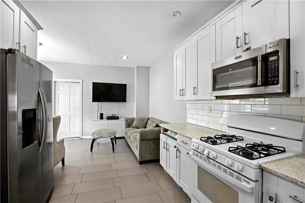 Interior, Kitchen, Living room, Recessed Lighting, Stainless Steel Appliances