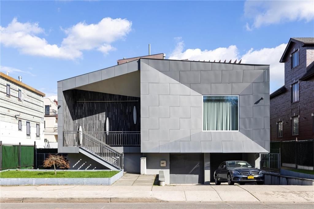 Exterior, Facade, Modern