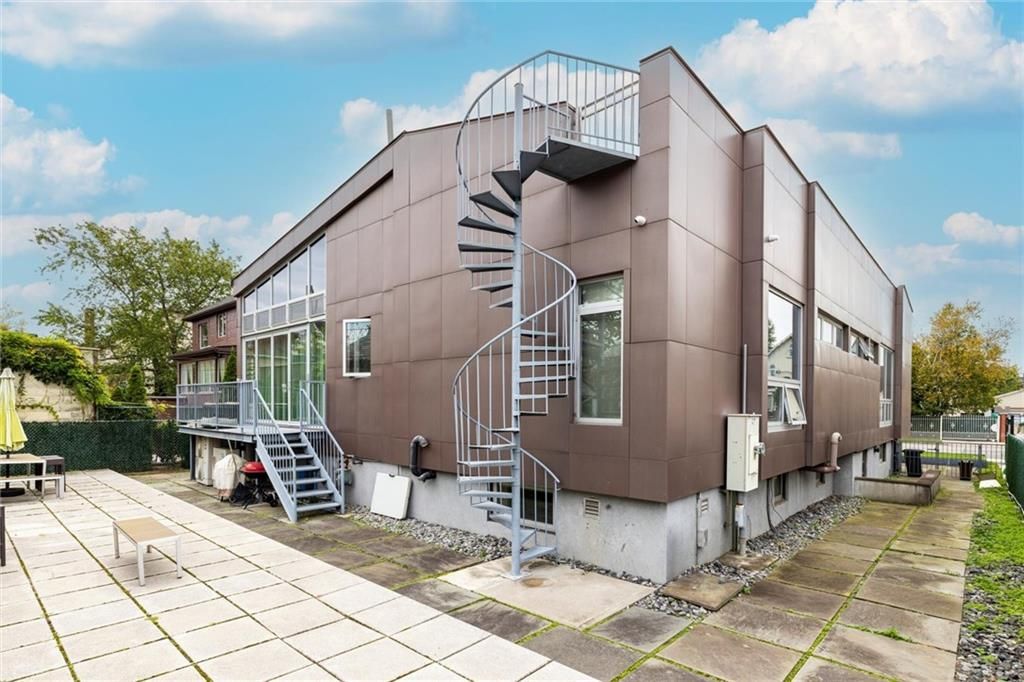 Backyard, Exterior, Facade, Modern