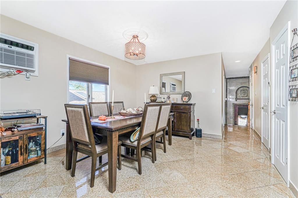 Dining room, Interior, Recessed Lighting