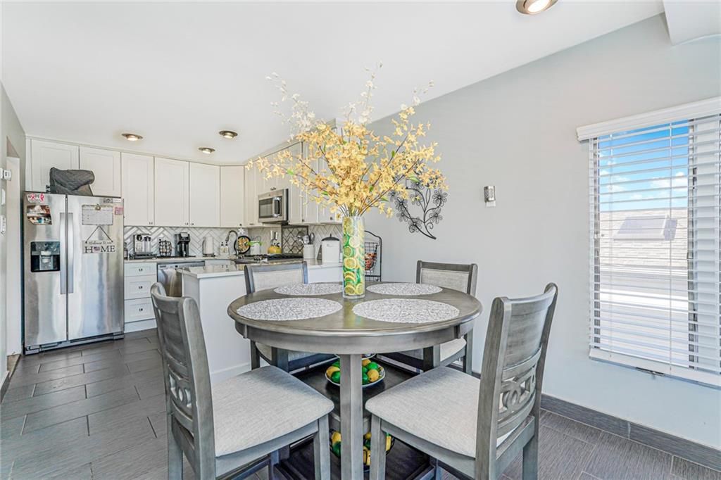 Dining room, Interior, Kitchen, Recessed Lighting