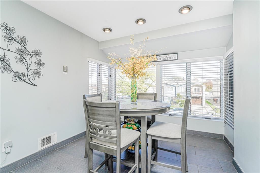 Dining room, Interior, Recessed Lighting