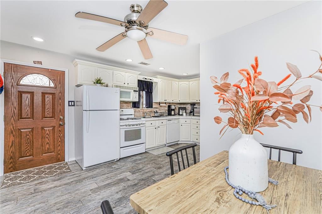 Interior, Kitchen, Recessed Lighting, Wood Texture Flooring