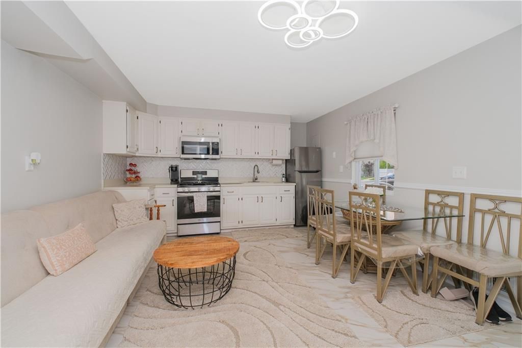 Dining room, Interior, Kitchen, Living room, Stainless Steel Appliances