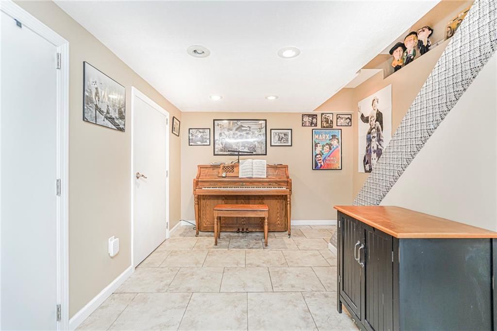 Interior, Piano, Recessed Lighting