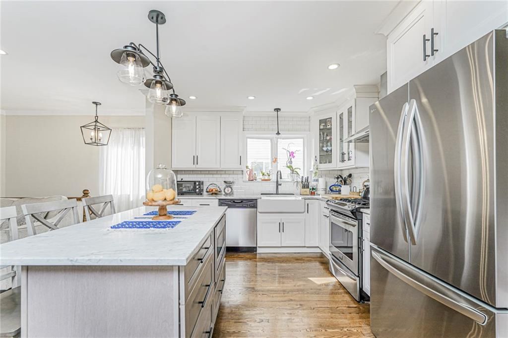 Dining room, Interior, Kitchen, Pendant Lights, Recessed Lighting, Stainless Steel Appliances, Wood Texture Flooring
