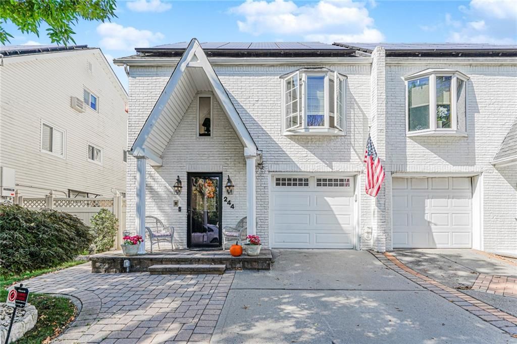 Attached, Exterior, Facade, Rowhouse