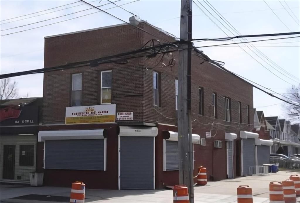 Attached, Exterior, Facade, Brick Facade, Rowhouse