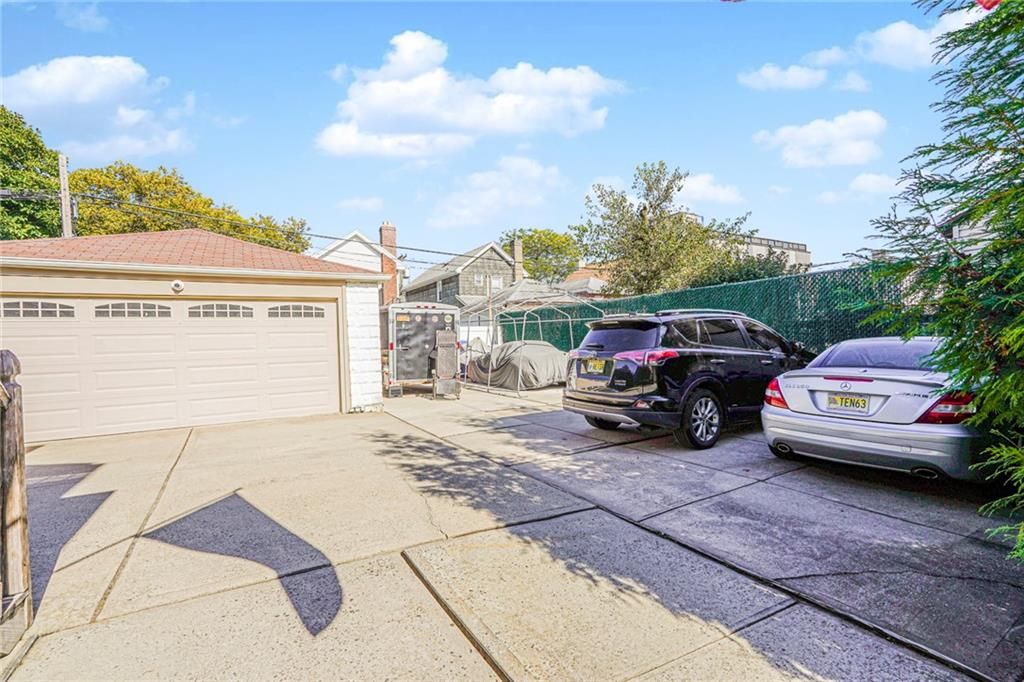 Detached Garage, Exterior
