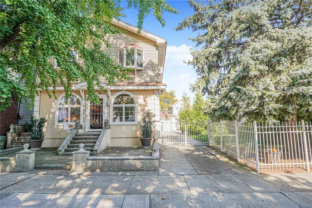 Exterior, Facade, French Provincial