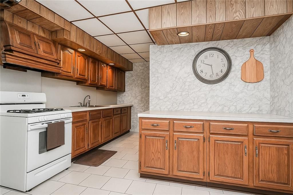 Interior, Kitchen, Marble Walls, Recessed Lighting
