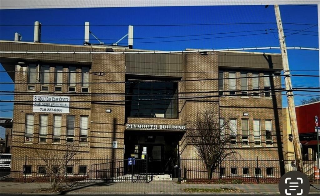 Exterior, Facade, Brick Facade, Rowhouse