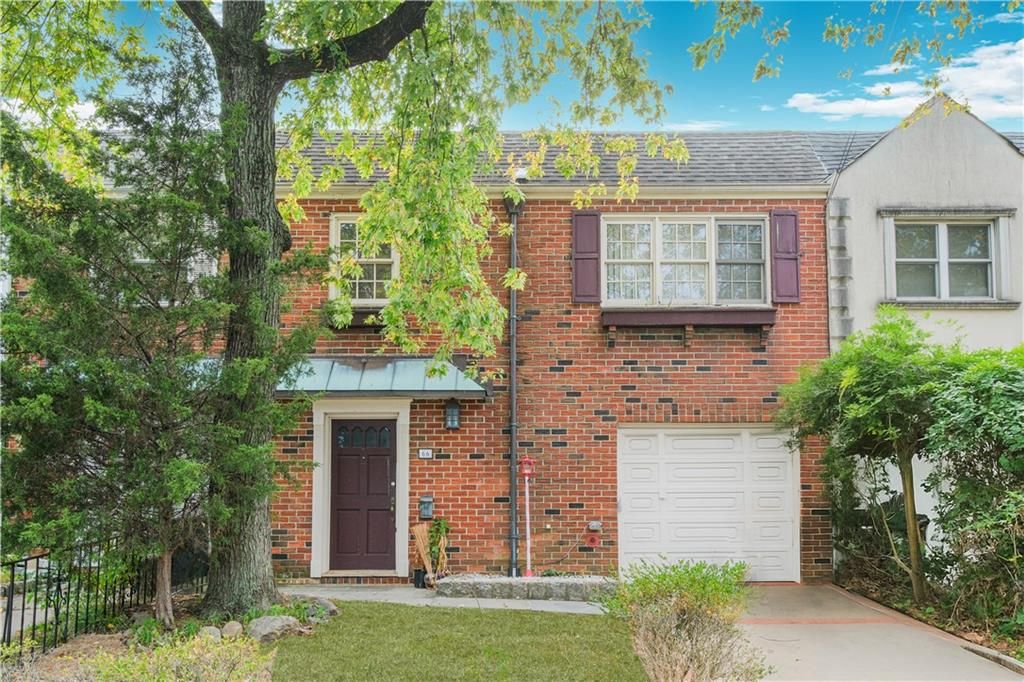 Attached, Exterior, Facade, Brick Facade, Rowhouse